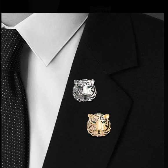 Gold Tiger Brooch, Gold, Green, and White, Excellent condition - Picture 2 of 6